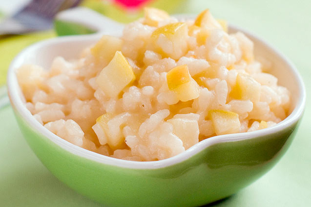 Рисовая каша с яблоками и изюмом — легкий и простой рецепт