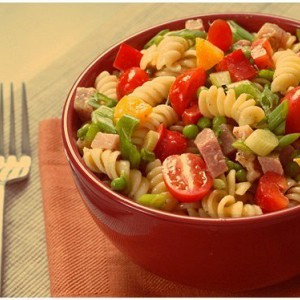 Итальянский салат с ветчиной, сыром и овощами фото рецепты салатов